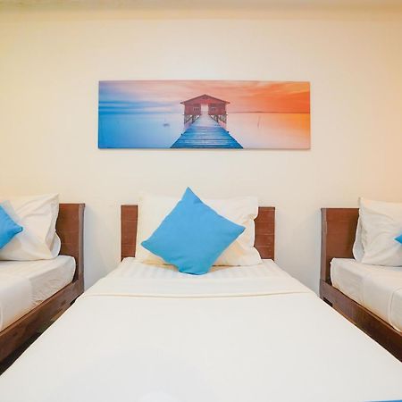 Arzo Hotel Premier Makati City Exterior photo