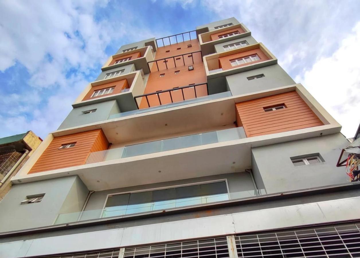 Arzo Hotel Premier Makati City Exterior photo