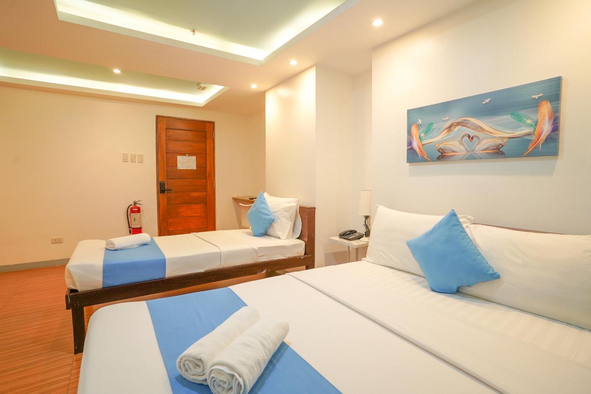Arzo Hotel Premier Makati City Exterior photo