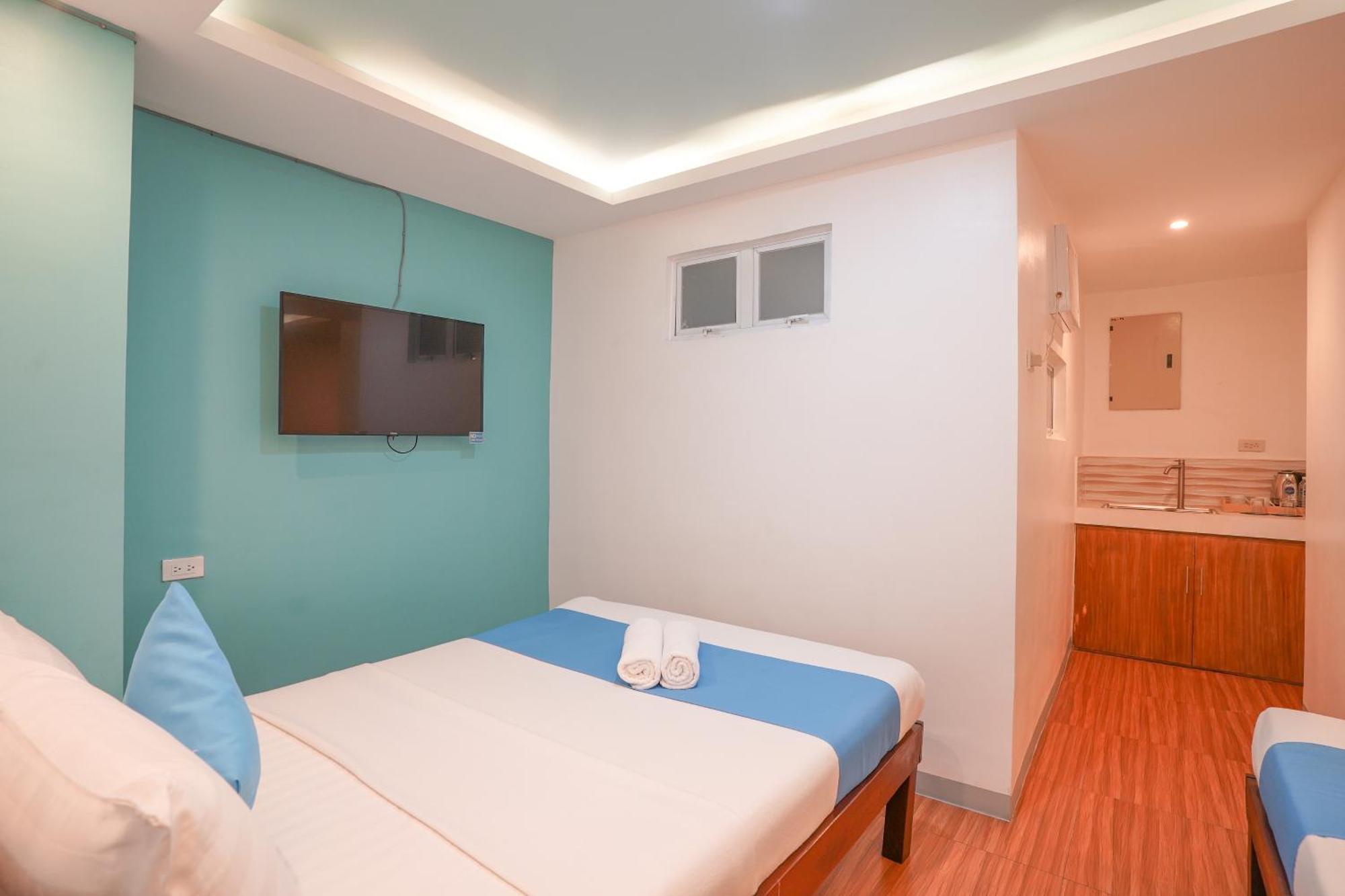 Arzo Hotel Premier Makati City Exterior photo