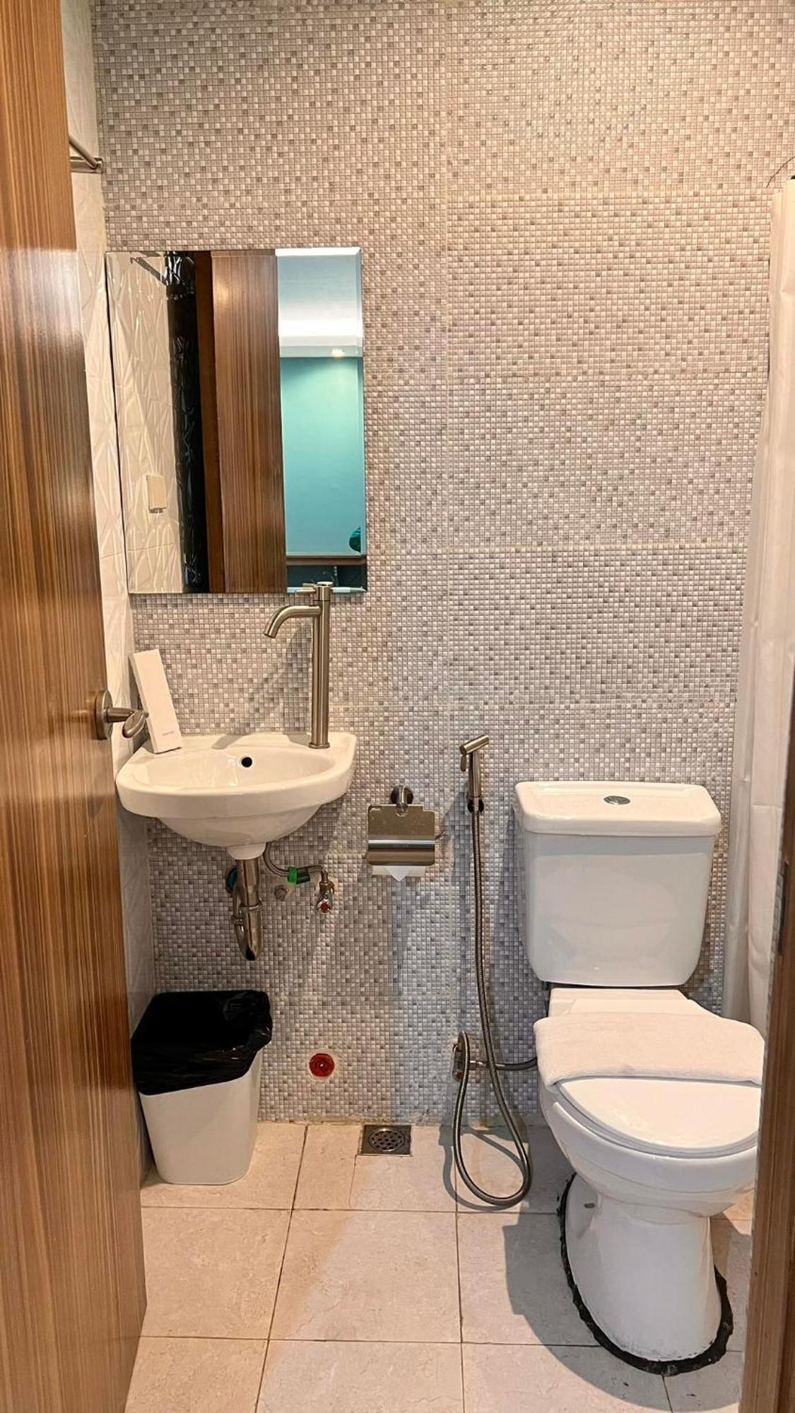Arzo Hotel Premier Makati City Room photo